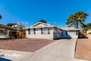 5265 Saratoga Dr in Las Vegas, NV - Building Photo