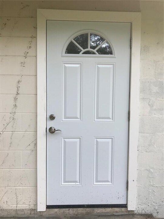 10408 N Woodmere Rd in Tampa, FL - Building Photo