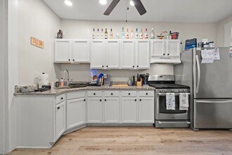 211 E 5th St, Unit 1 in Newport, KY - Foto de edificio - Building Photo