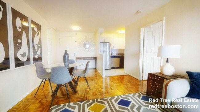 175 Freeman St, Unit 605 in Brookline, MA - Foto de edificio - Building Photo