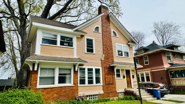 property at 709 Hawthorne St NE