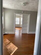 16 Maple St, Unit 4 in Waltham, MA - Building Photo - Building Photo