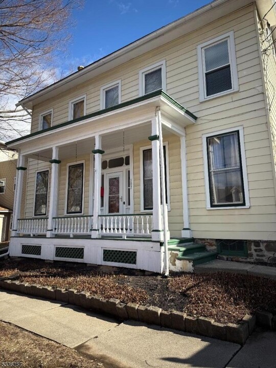 107 Greenwich St in Belvidere, NJ - Building Photo