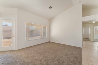 4904 Spring Falls Way in North Las Vegas, NV - Building Photo - Building Photo