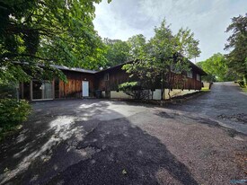 1209 Governors Dr SE in Huntsville, AL - Building Photo
