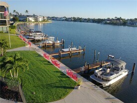 3200 Gulf Shore Blvd N in Naples, FL - Building Photo