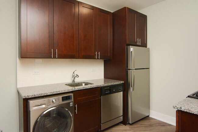 730 St Johns Ave in Highland Park, IL - Building Photo - Building Photo