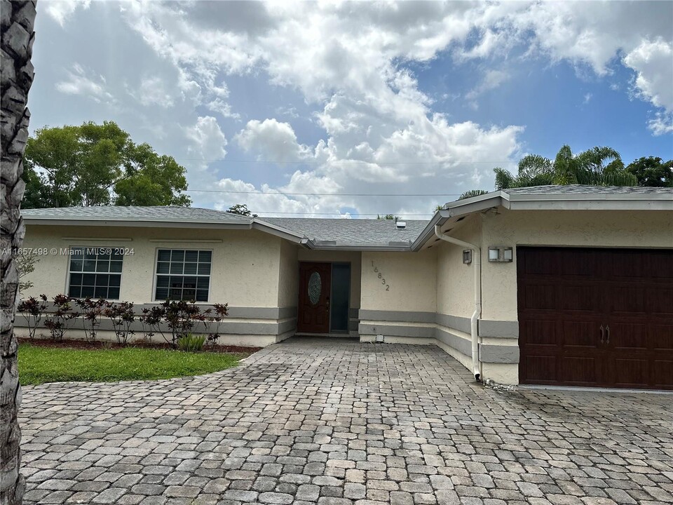 16832 SW 5th Way in Weston, FL - Building Photo