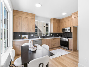 5056 NE 14th Ave in Portland, OR - Building Photo - Interior Photo