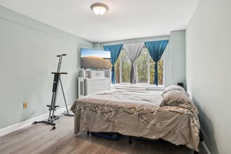 4100 W St NW, Unit 302 in Washington, DC - Building Photo - Building Photo