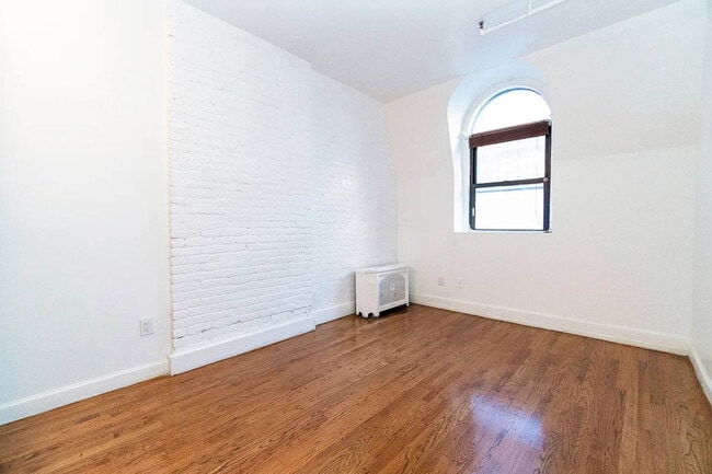 156 W 15th St