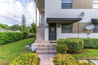 1071 NW 34th St in Miami, FL - Building Photo - Building Photo