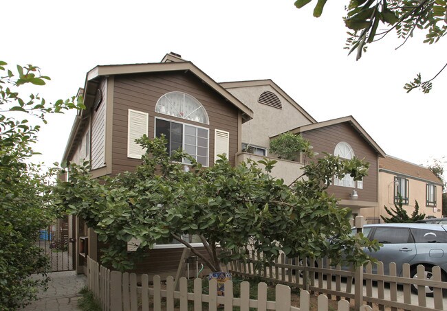 4035 44th St in San Diego, CA - Foto de edificio - Building Photo