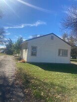 1015 E 9th S in Mountain Home, ID - Building Photo