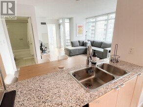 11 Brunel Ct in Toronto, ON - Building Photo - Building Photo