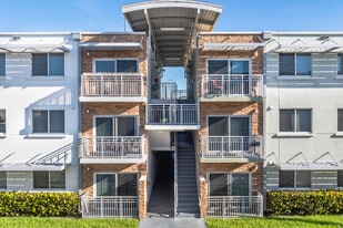 Princeton Groves in Princeton, FL - Building Photo