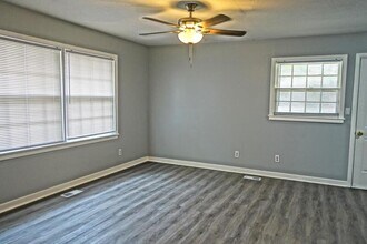 3202 Berkley St SW in Huntsville, AL - Building Photo - Building Photo