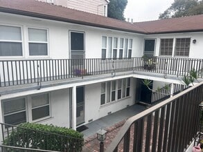 12012 Washington Pl, Unit 4 in Los Angeles, CA - Foto de edificio - Building Photo