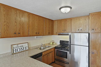 Imperial Heights Apartments in West St. Paul, MN - Building Photo - Building Photo