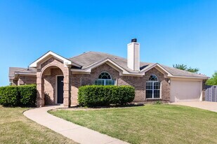 1308 Dawnridge Ct in Burleson, TX - Building Photo