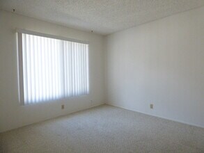 4075 Porte La Paz, Unit 171 in San Diego, CA - Building Photo - Building Photo