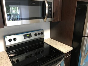 14250 SW 62nd St, Unit 212 in Miami, FL - Building Photo - Building Photo