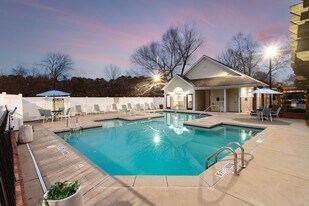 Lakeshore Crossing in Atlanta, GA - Building Photo