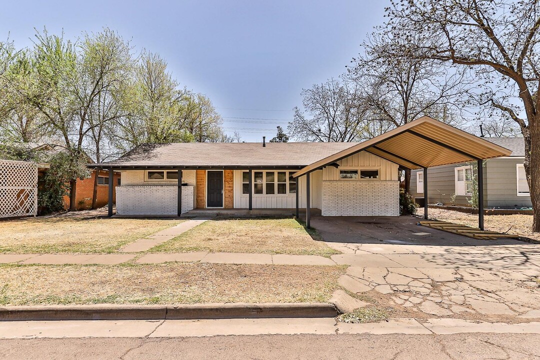 3007 30th St in Lubbock, TX - Foto de edificio