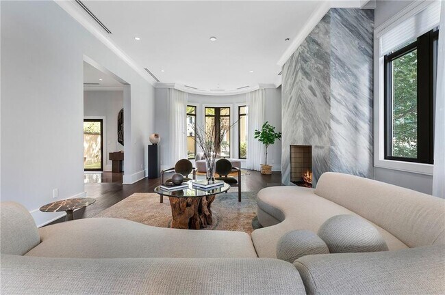 3376 Peachtree St NE in Atlanta, GA - Building Photo - Building Photo