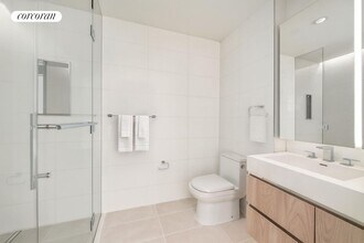 555 W 43rd St in New York, NY - Foto de edificio - Building Photo