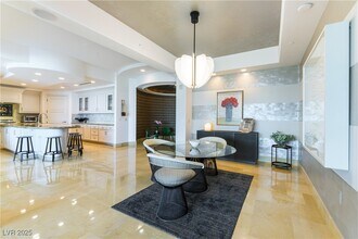 9101 Alta Dr in Las Vegas, NV - Foto de edificio - Building Photo