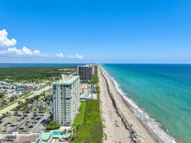 9900 S Ocean Dr in Jensen Beach, FL - Building Photo