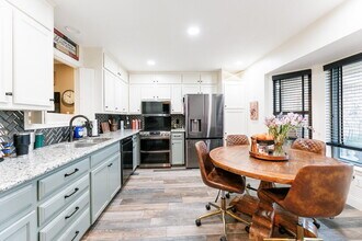 6037 72nd St in Lubbock, TX - Foto de edificio - Building Photo