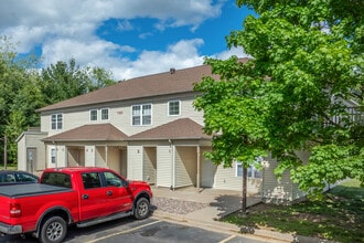 Sylvan Glen Apartments in Wisconsin Rapids, WI - Foto de edificio - Building Photo