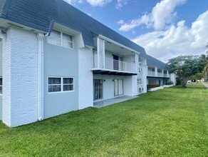 Brandon Palm Springs Apartment Homes in Palm Springs, FL - Foto de edificio - Building Photo