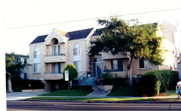 4470 S Centinela Ave in Los Angeles, CA - Building Photo - Building Photo