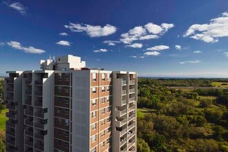 Highland Towers Apartments in Whitby, ON - Building Photo - Building Photo