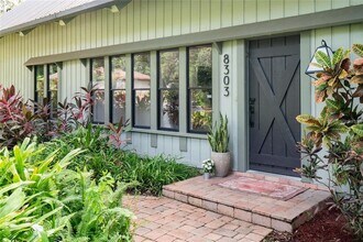 8303 N River Oaks Ct in Tampa, FL - Building Photo - Building Photo