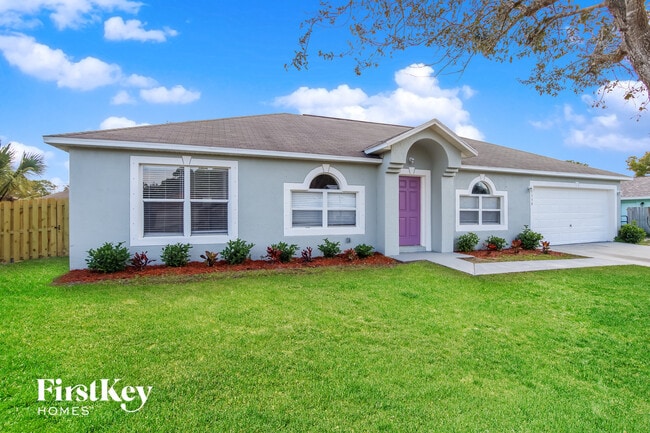 1338 Pakenham St NW in Palm Bay, FL - Foto de edificio - Building Photo