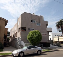 1700-1708 Armacost Ave in Los Angeles, CA - Foto de edificio - Building Photo