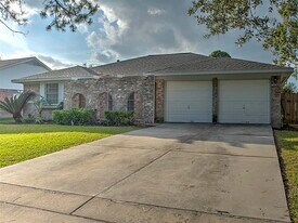 11830 Mulholland Dr in Stafford, TX - Building Photo