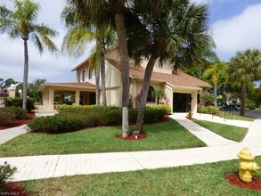 8534 Charter Club Cir in Ft. Myers, FL - Foto de edificio - Building Photo