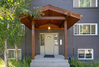 3707 15A St SW in Calgary, AB - Building Photo - Building Photo