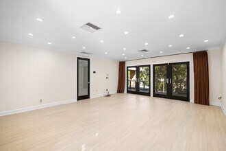 1544 Golf Club Dr in Glendale, CA - Building Photo - Building Photo