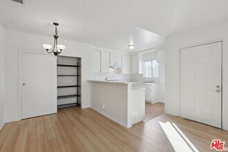 5429 Troost Ave in Los Angeles, CA - Building Photo - Building Photo