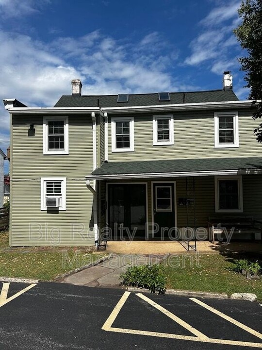 106-B S Main St in Spring City, PA - Building Photo