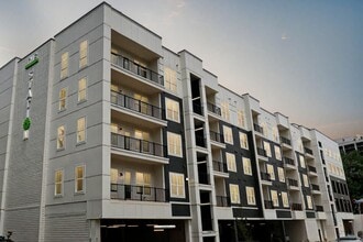 The Station at Crestline Heights in Birmingham, AL - Foto de edificio - Building Photo