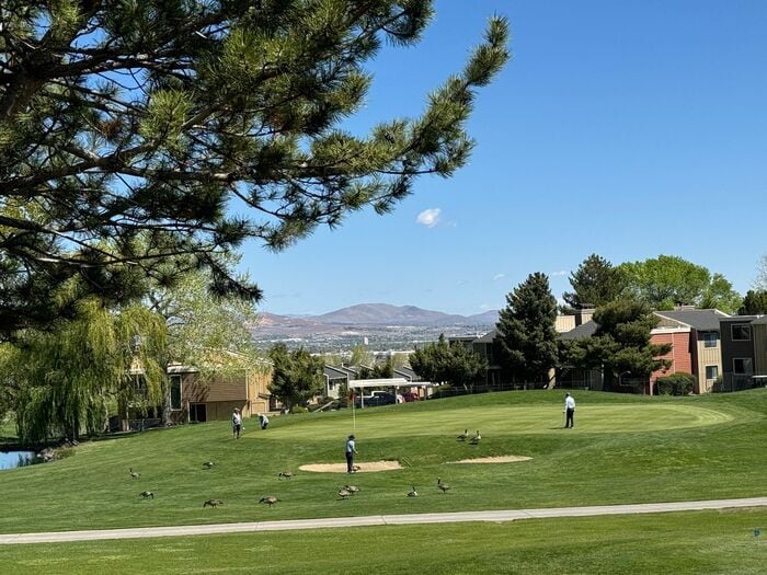 1951 Mountain Vista Way in Reno, NV - Building Photo