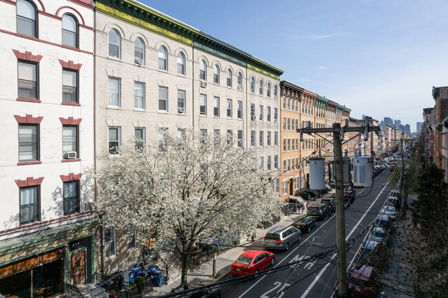 931 Willow Ave in Hoboken, NJ - Foto de edificio - Building Photo