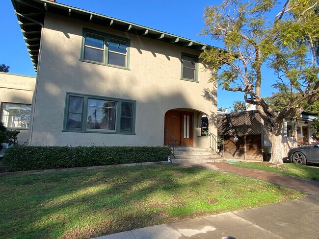 2712 Granada Ave in San Diego, CA - Foto de edificio - Building Photo